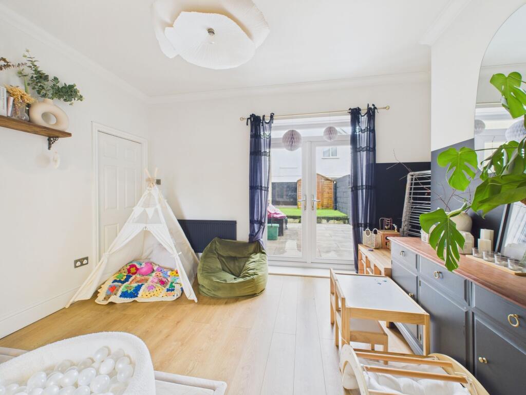 Carlton Road, Clydach, SA6