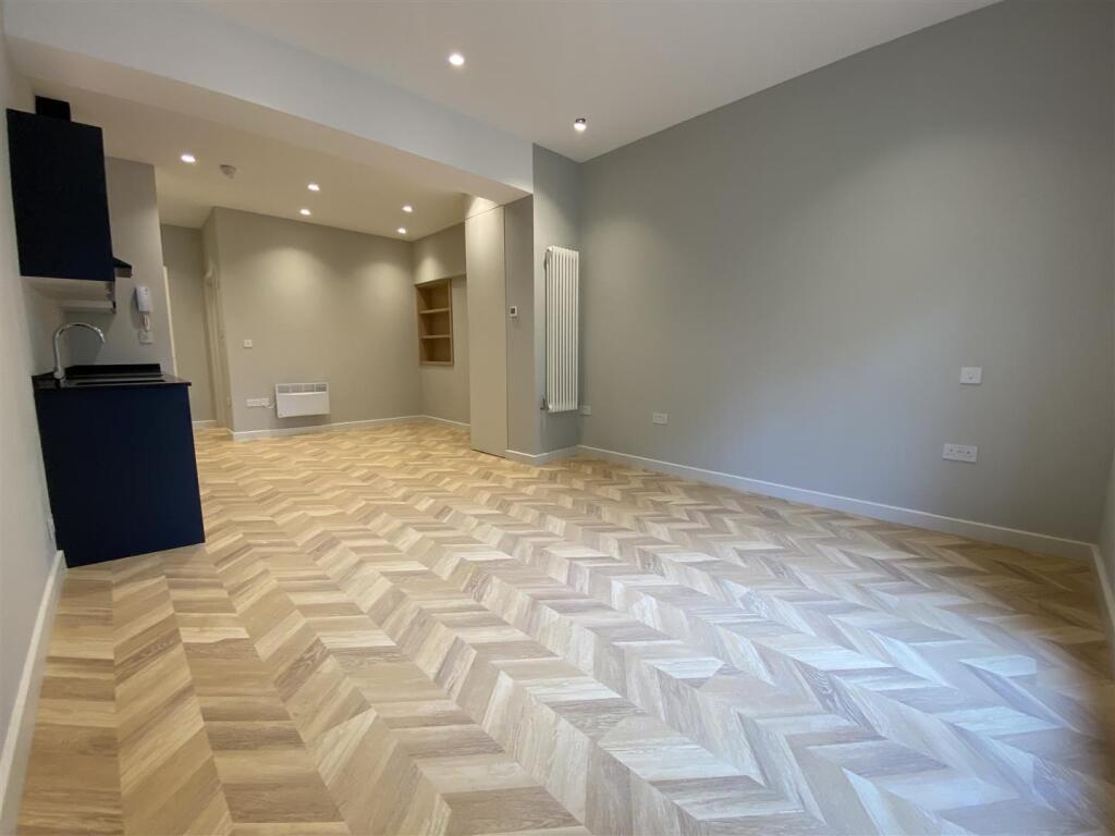 Flat 6 Anerley 1.jpg