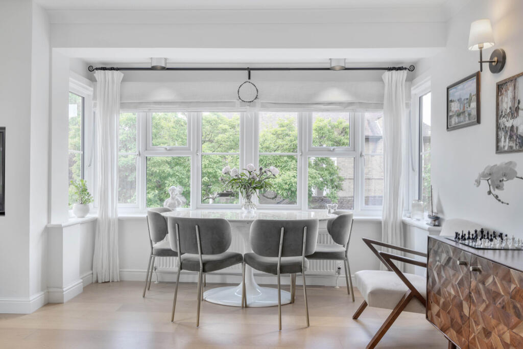 1301564-10-683d83...