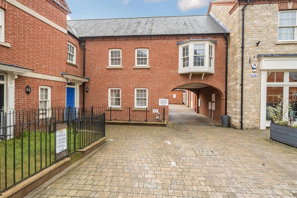 Archway House, 31 Moat Lane, Towcester (11).jpg