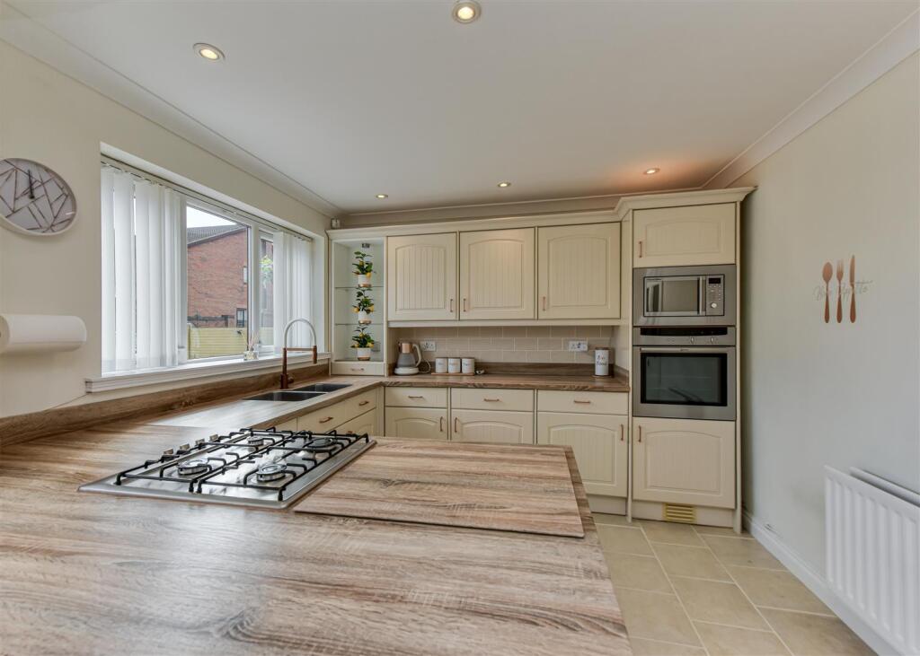 7 Griffiths Drive-kitchen4.jpg