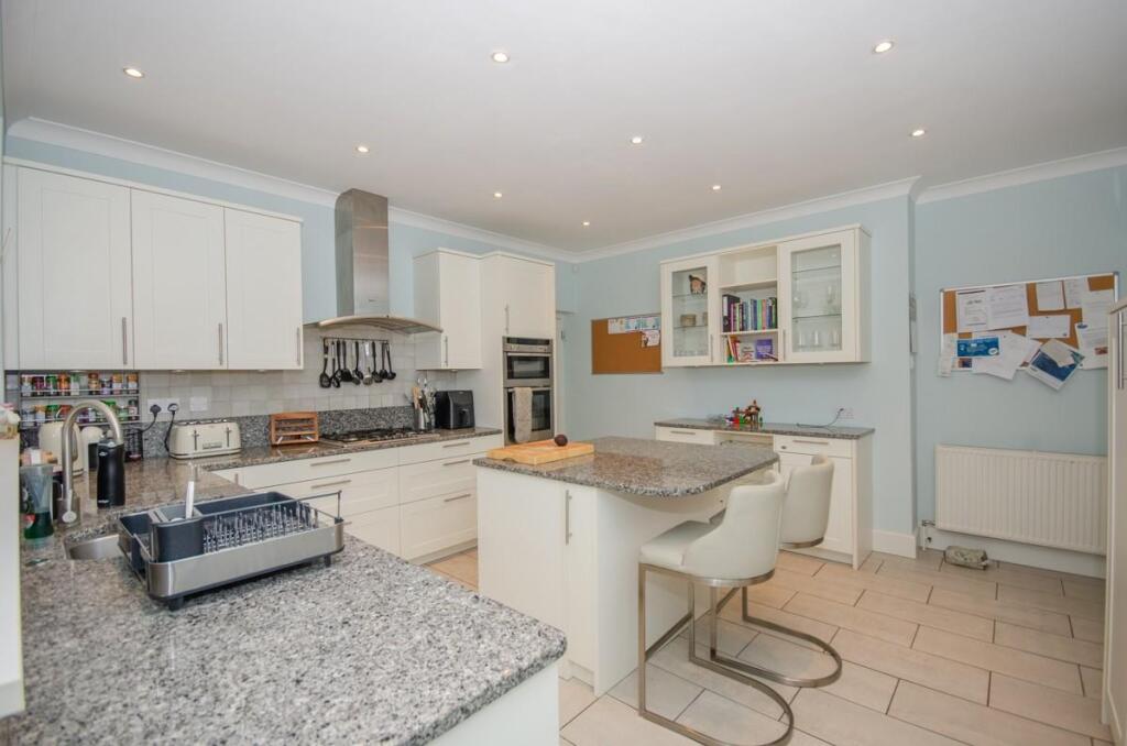 Kitchen pic 2.jpg