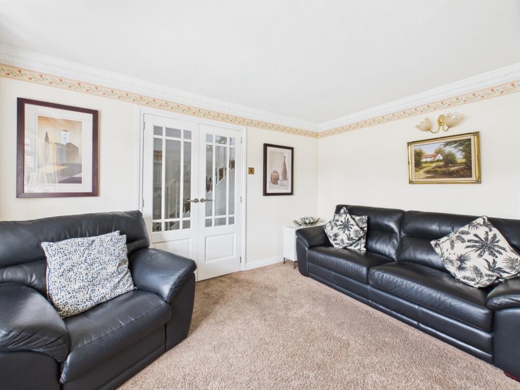 CAM03729G0-PR0073-STILL010