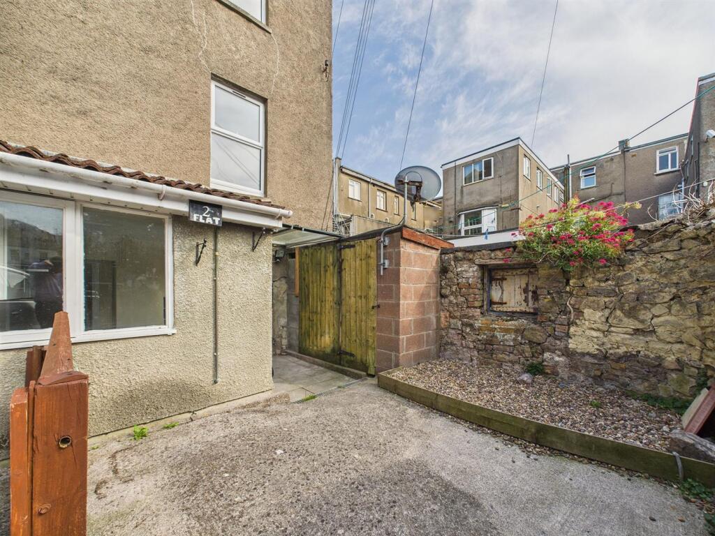 11 - Flat with parking for Auction, Weston-super-M