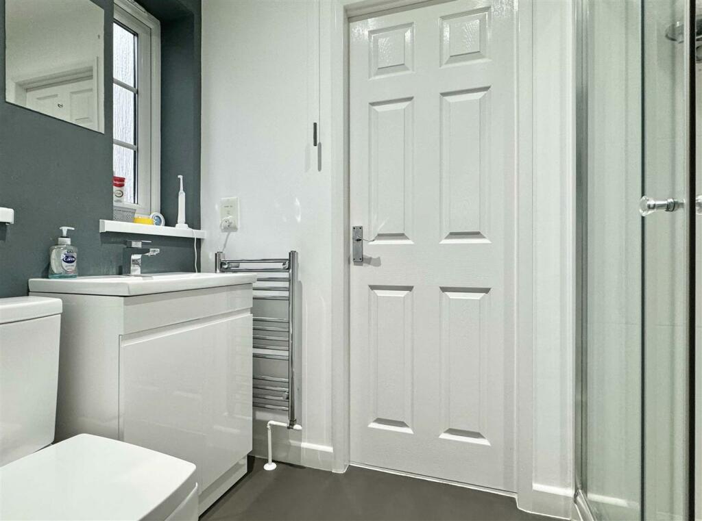 Jack &amp; Jill En-Suite.jpg
