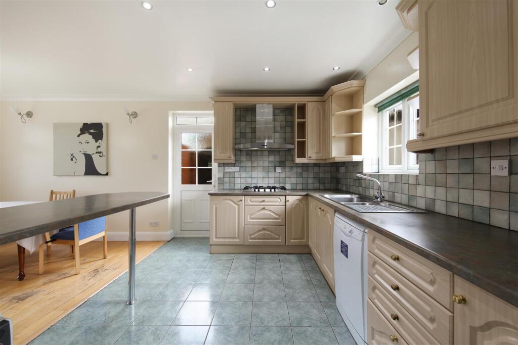 125 The Fairway - aEP7GVRX9MBCuU0Le7aK.jpg