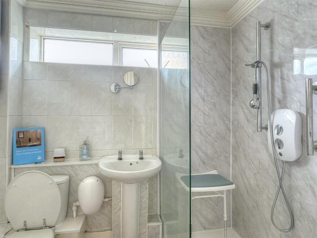 SHOWER ROOM/WC