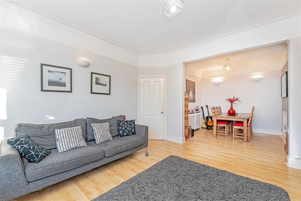 111B Wood Lane Isleworth, TW7-LOW RES-7.jpg