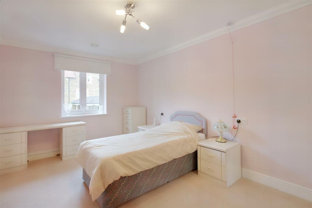 8552785-interior08.JPG