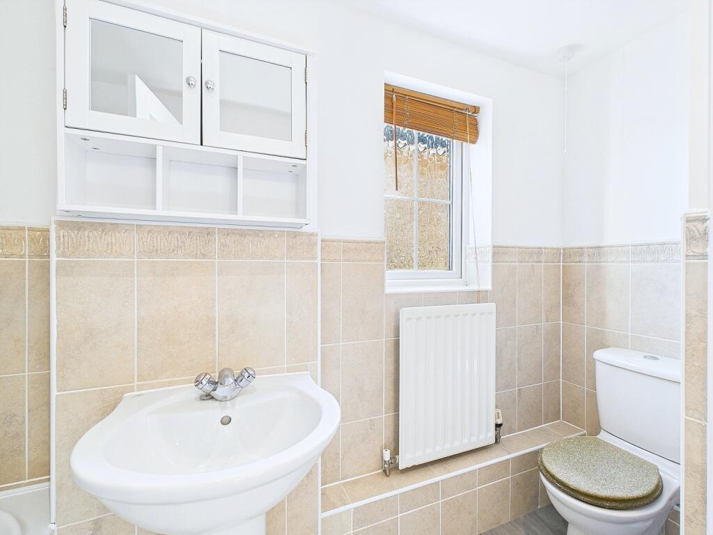 CAM01909G0-PR0320-STILL016