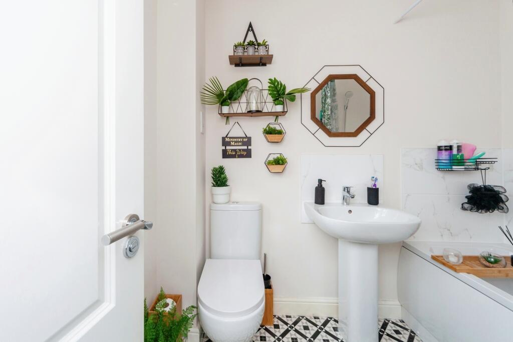 En-Suite Bathroom