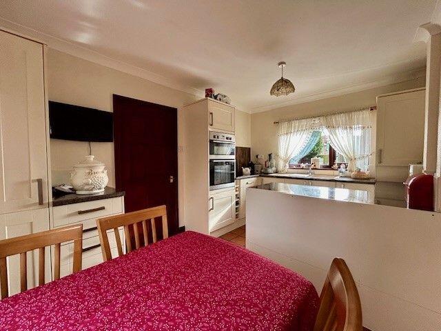 Kitchen/ Breakfast Room