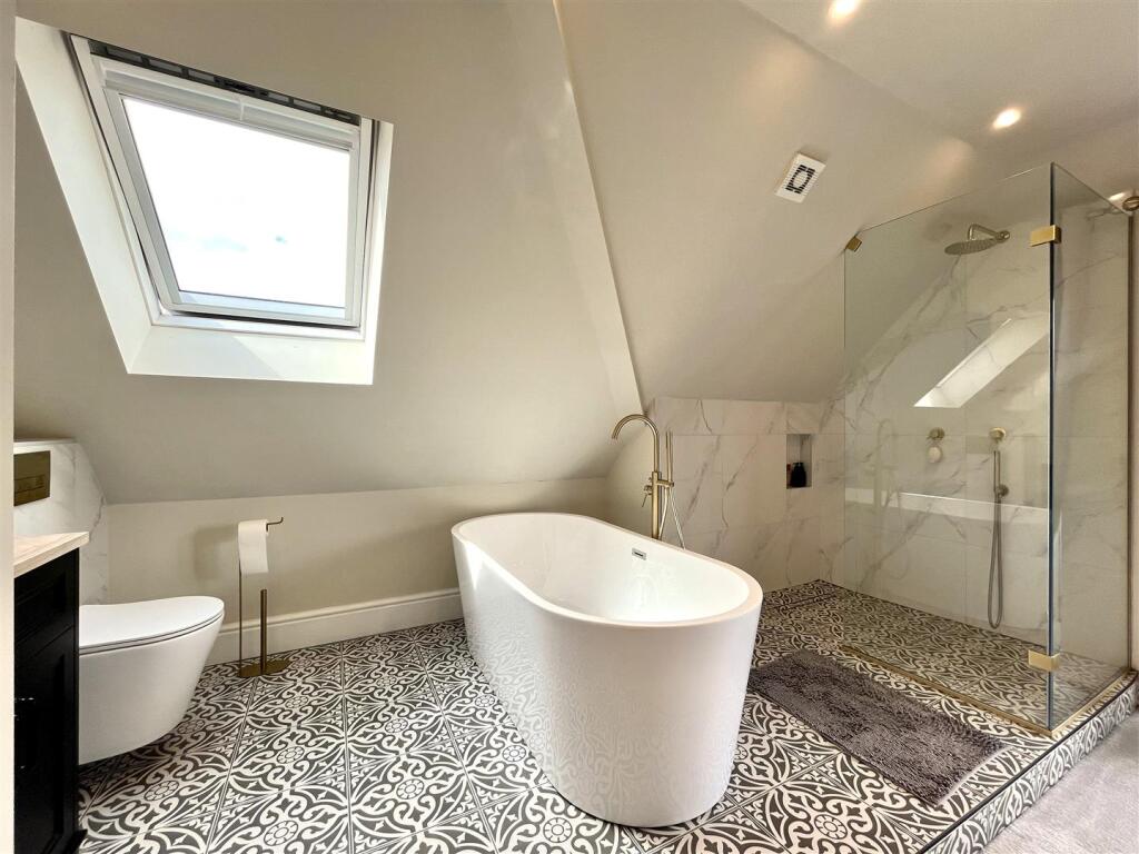 Bedroom 1 En Suite Area