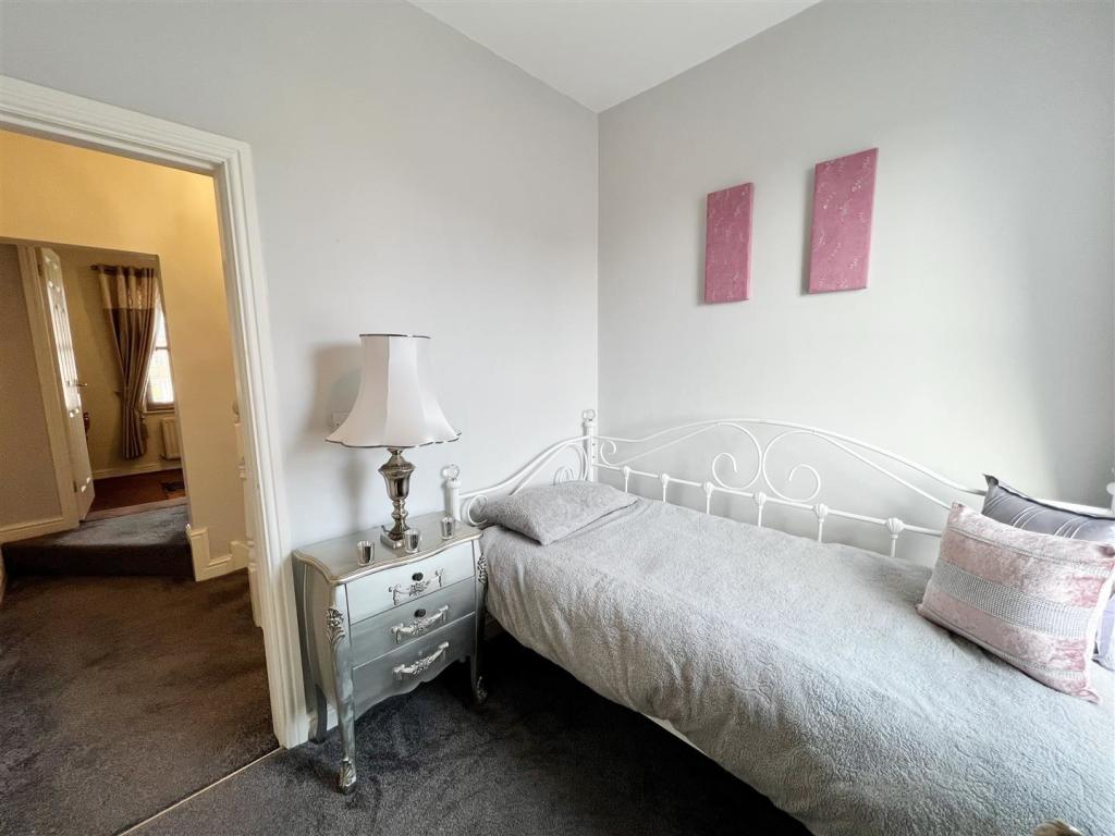 Bedroom 2 pic 2.jpg