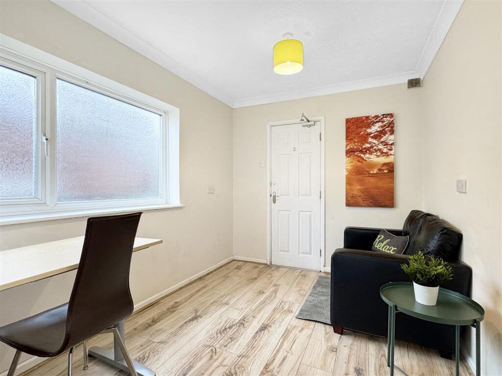 Livin room/workspace.jpg