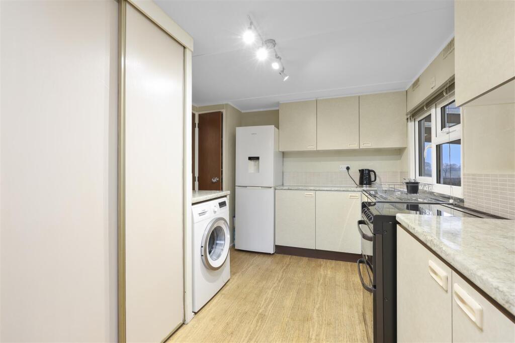 Kitchen2.JPG