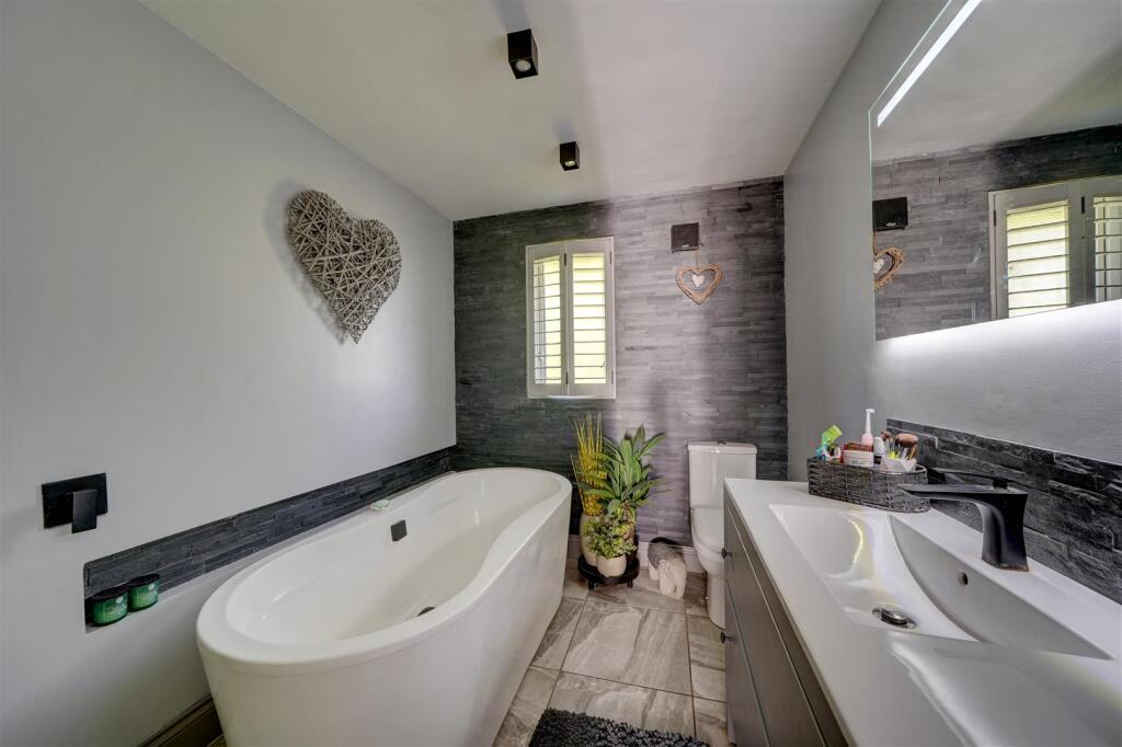 7 The Avenue (16).jpg