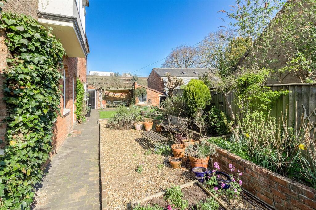 Coach House - Garden