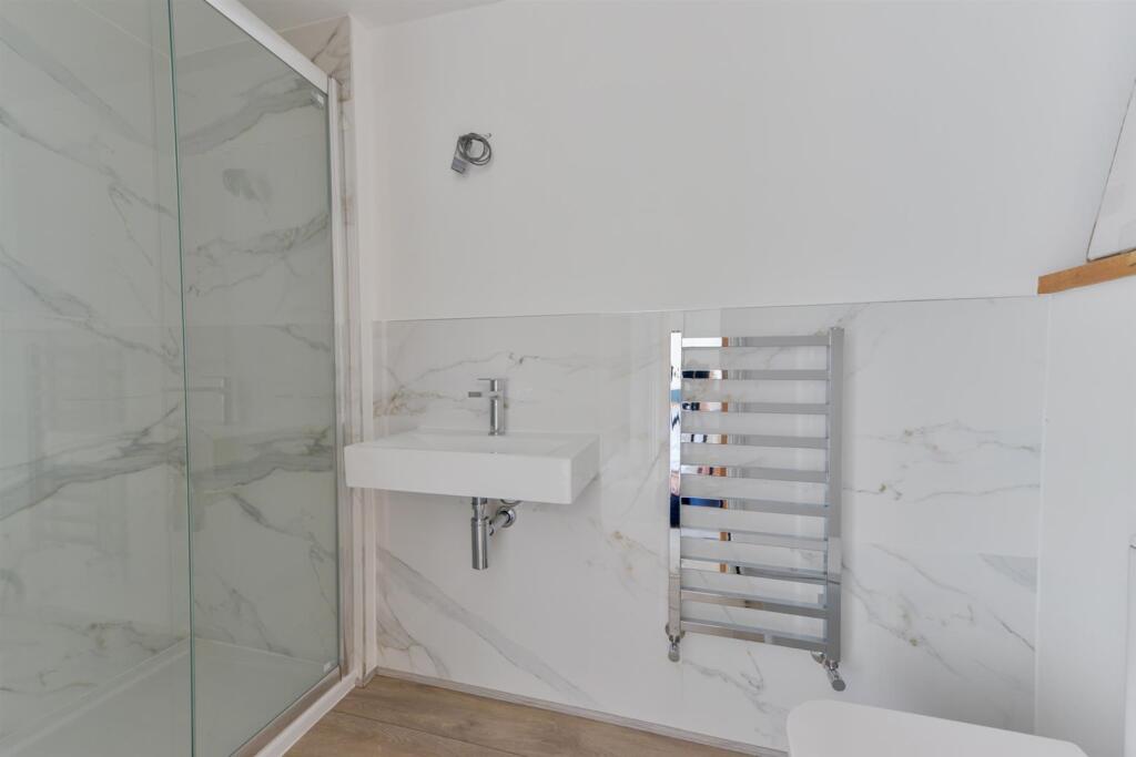 Flat 3, 12 Marine Gardens4.jpg