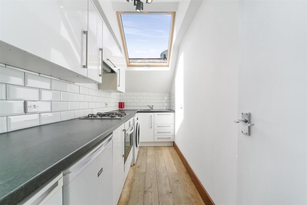 WERTER ROAD, 7 TOP FLAT-13.jpg