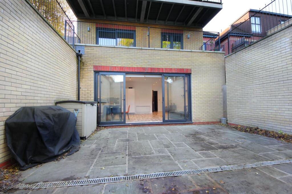 Gv- F2 - 34 Gunnersbury Ave (11).jpg