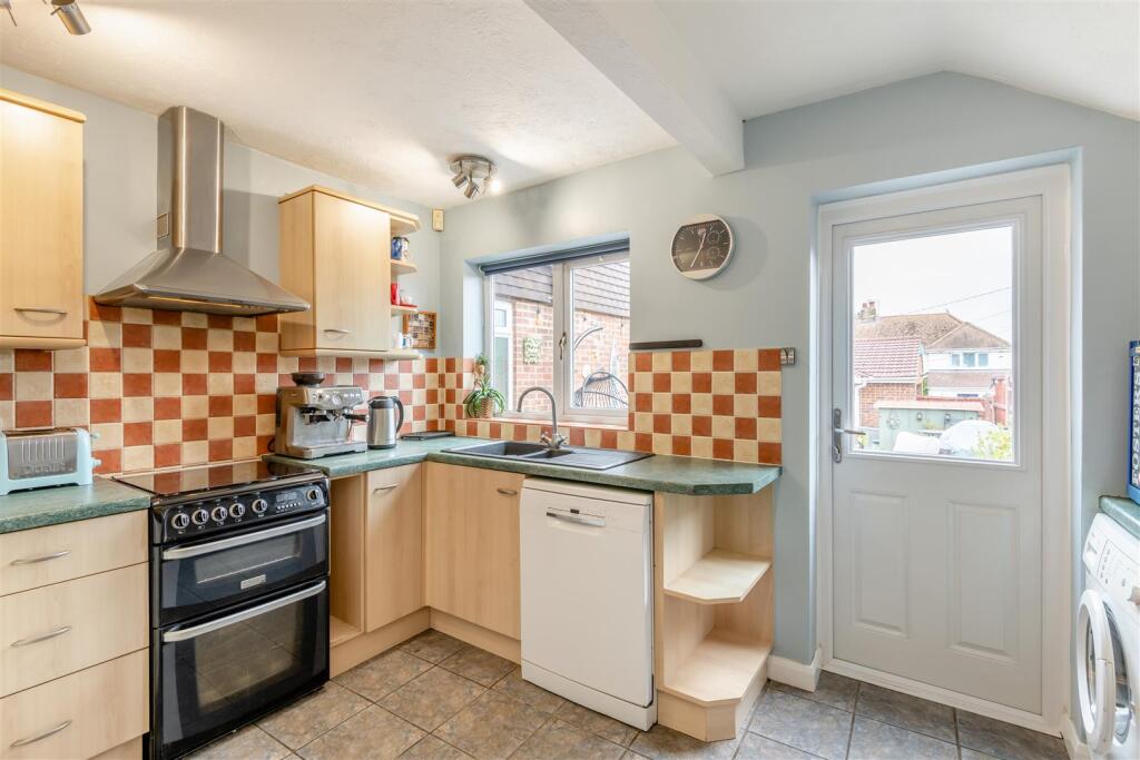 8658069-interior12.jpg