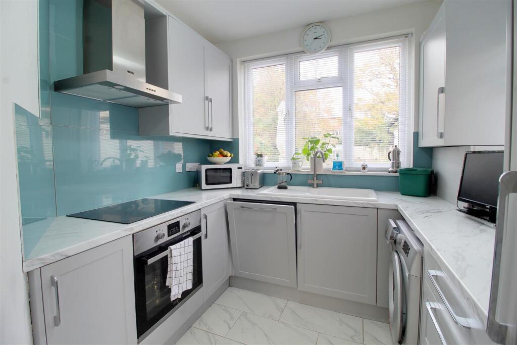 Elmroyd Avenue, Potters Bar