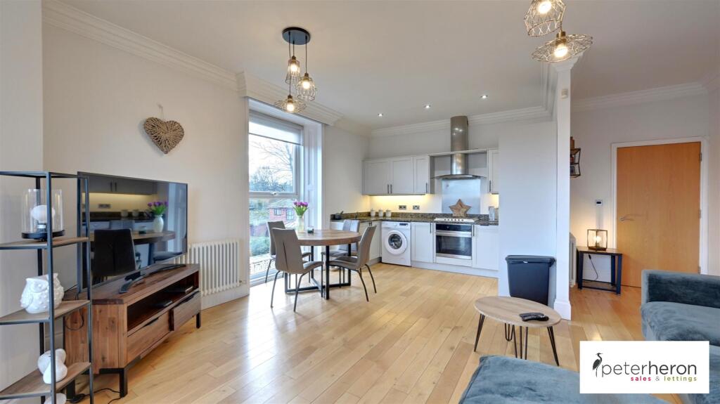 Open Plan Lounge &amp; Kitchen