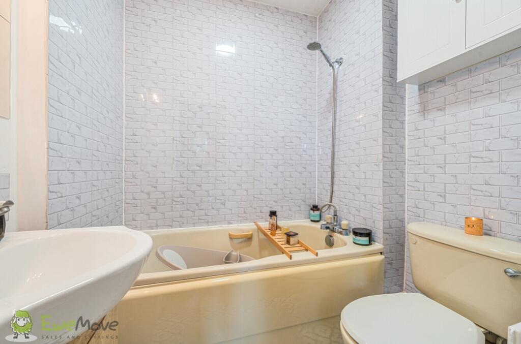 Ensuite to Bedroom One