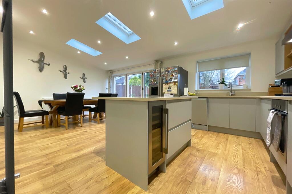 Kitchen/Diner/Family