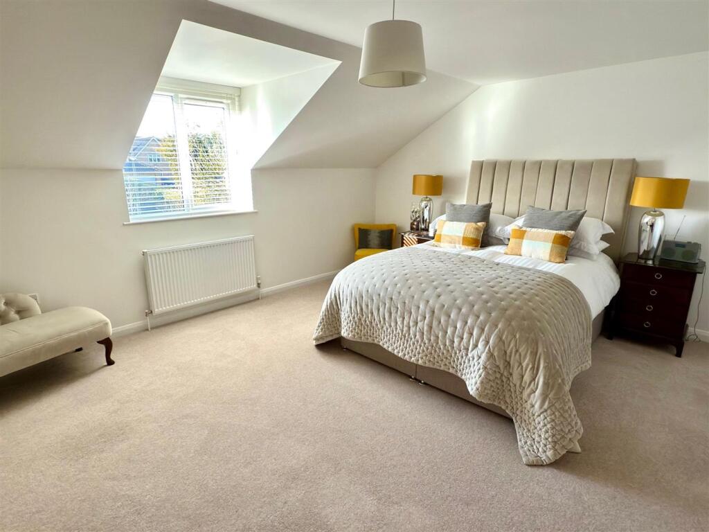 Bed 1.jpg