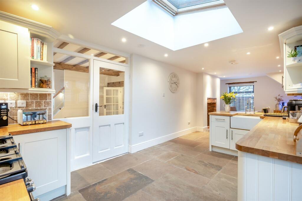 8582263-interior01.jpg
