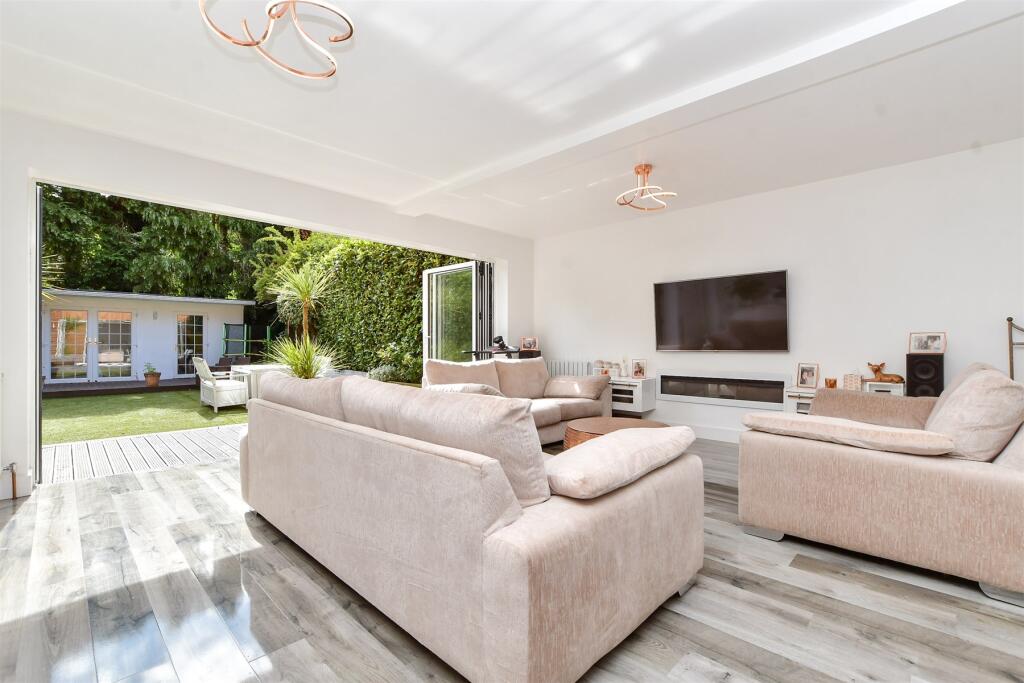 Kitchen / Living Room