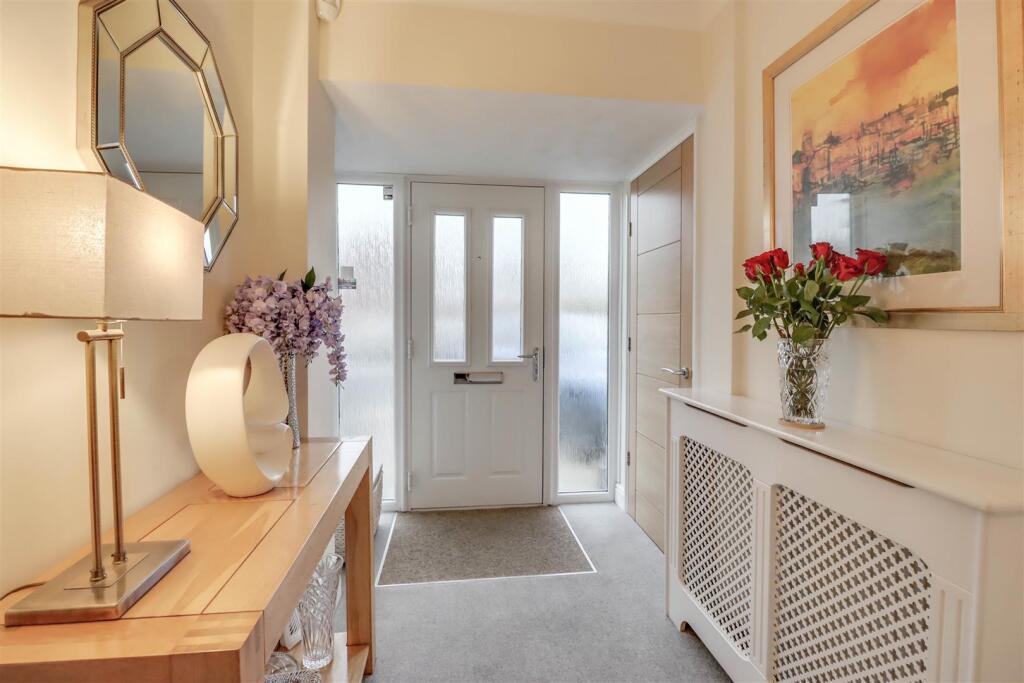 6 HIGHCLIFFE WAY WICKFORD-17.jpg