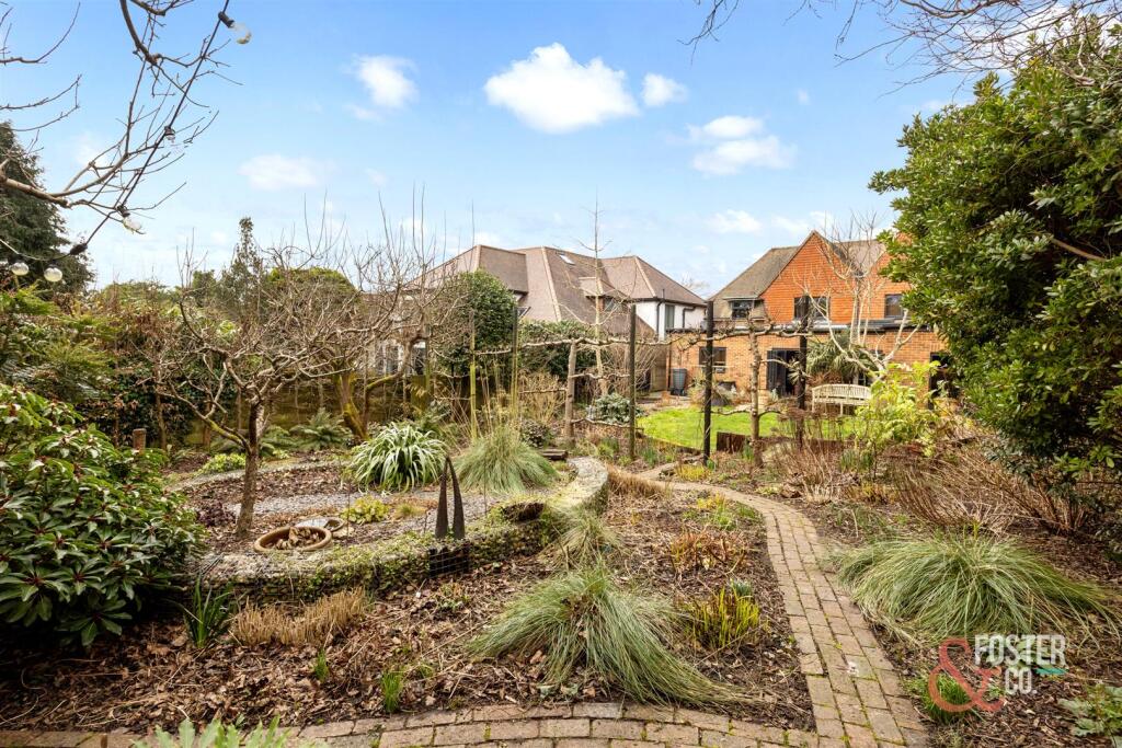 Tredcroft Road, 4-011.JPG