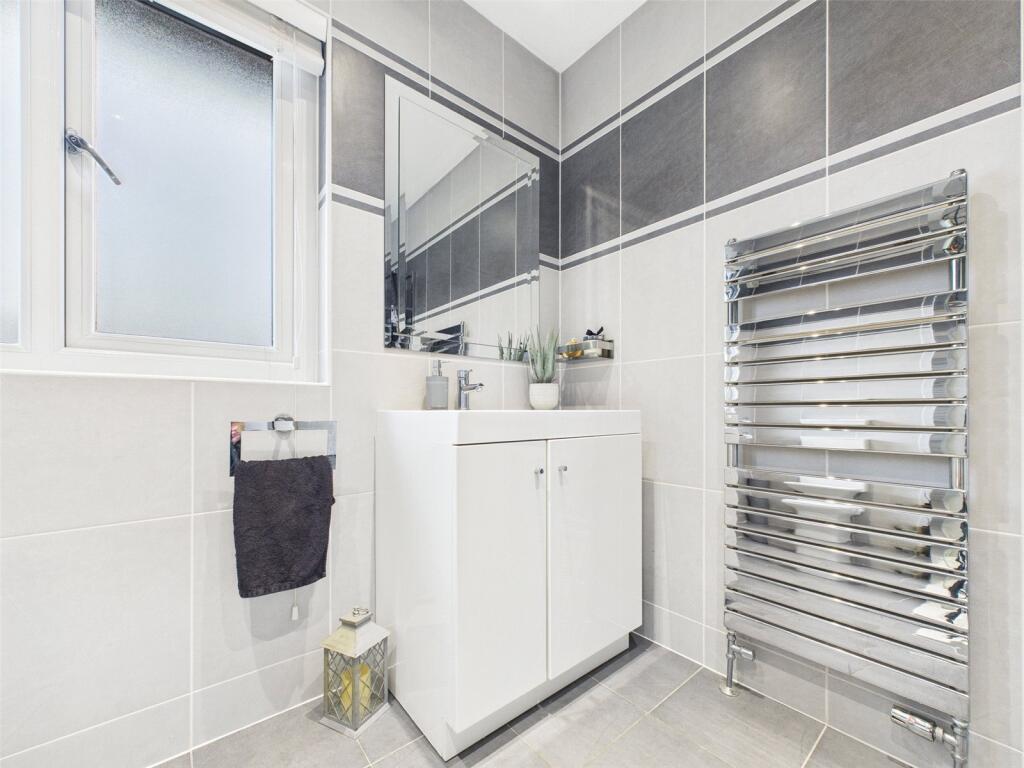 Main En-Suite