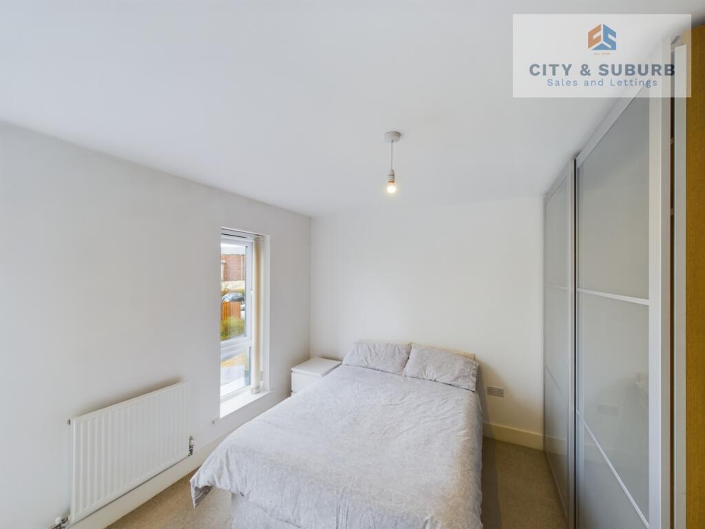 CAM01351G0-PR0070-STILL019