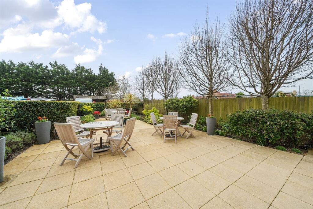 Owners Patio Area.jpg