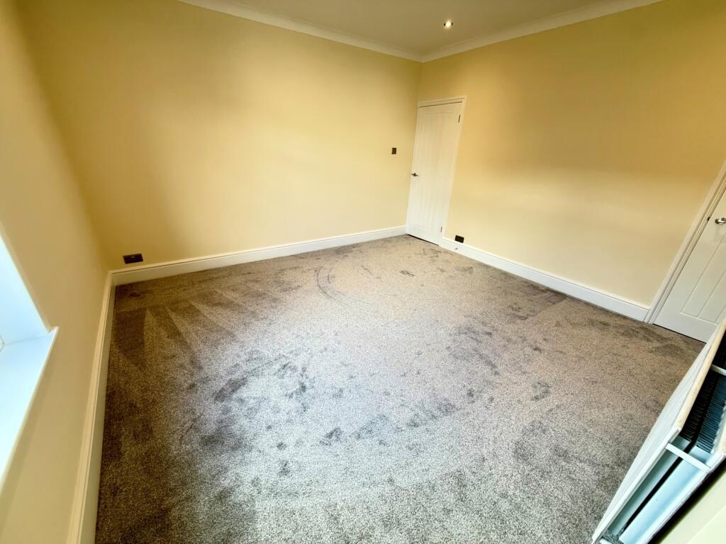 Master bedroom (3)