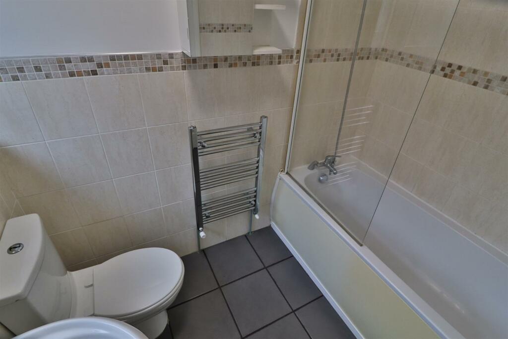 BATHROOM/W.C