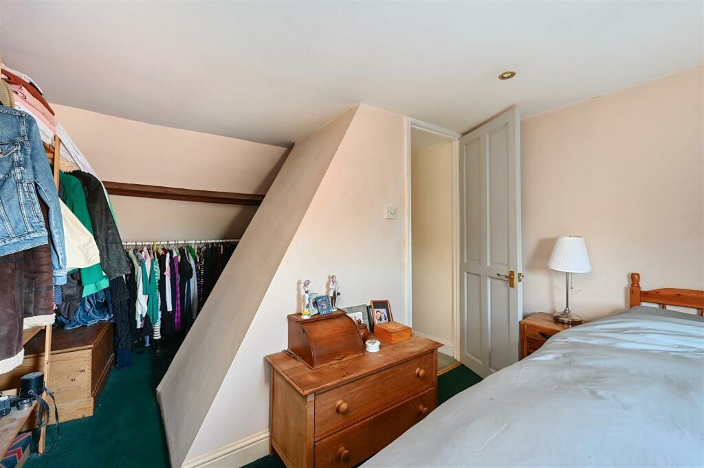 Bedroom 1.jpg