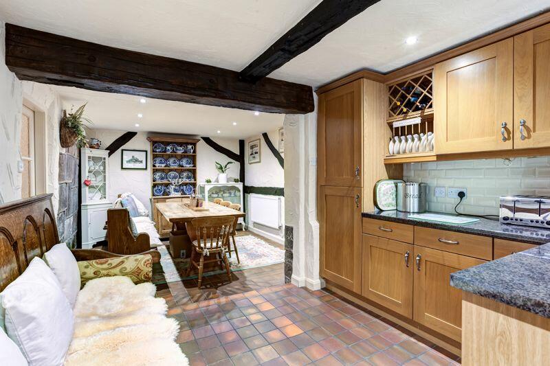 BREAKFAST KITCHEN/DINING ROOM