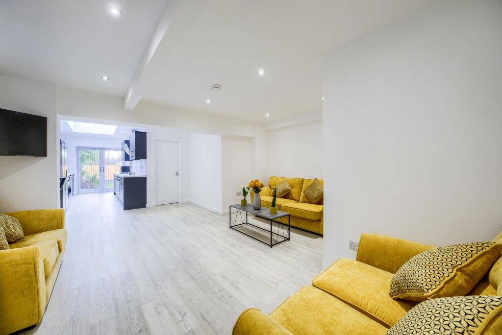 Kitchen/ Living Area