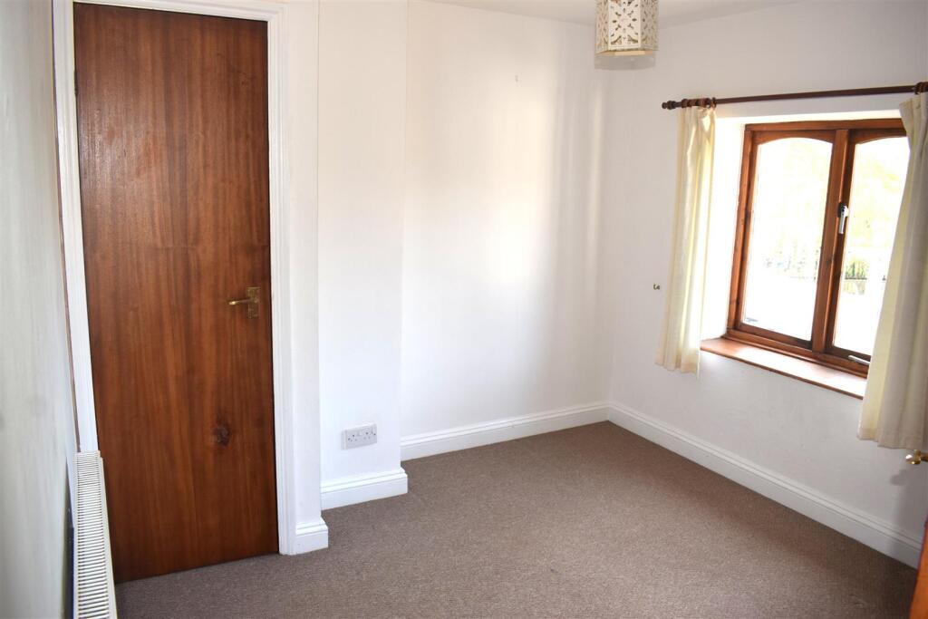 Bedroom 1.JPG