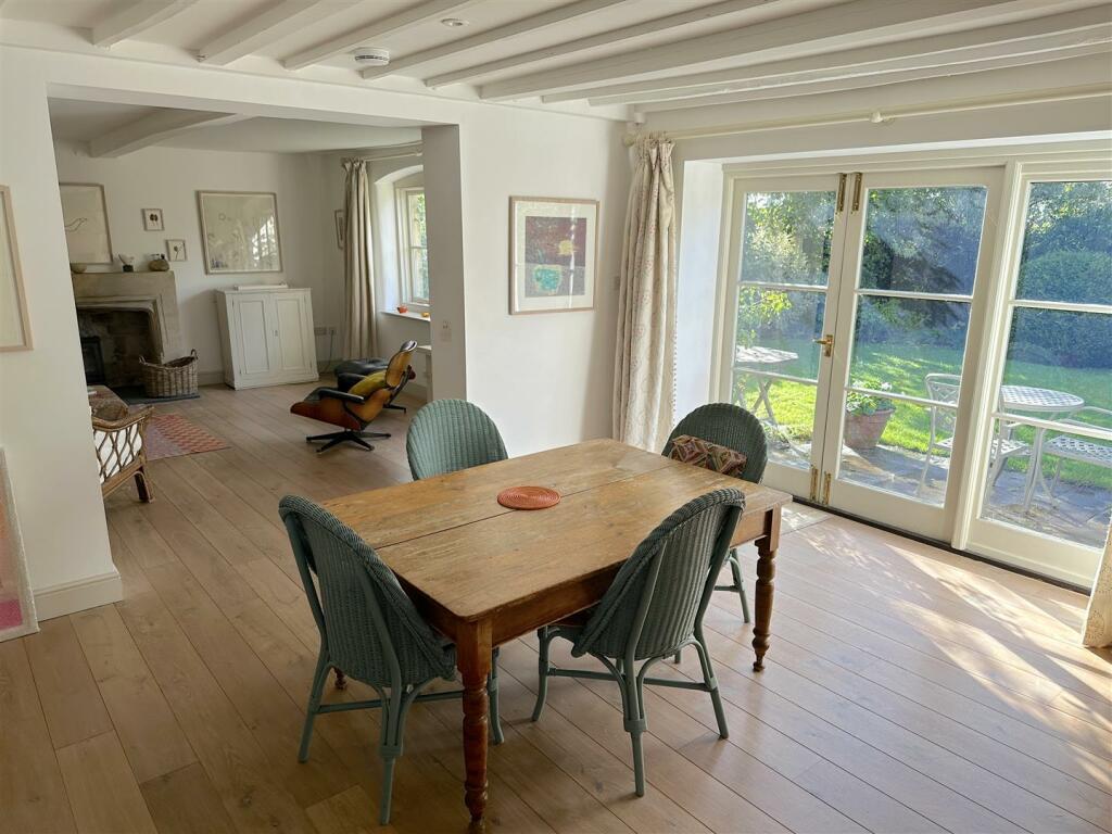 Dining room 1.JPG
