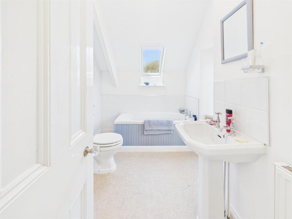 ENSUITE BED 4