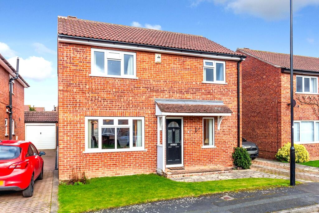 3 Paddock Close - Front