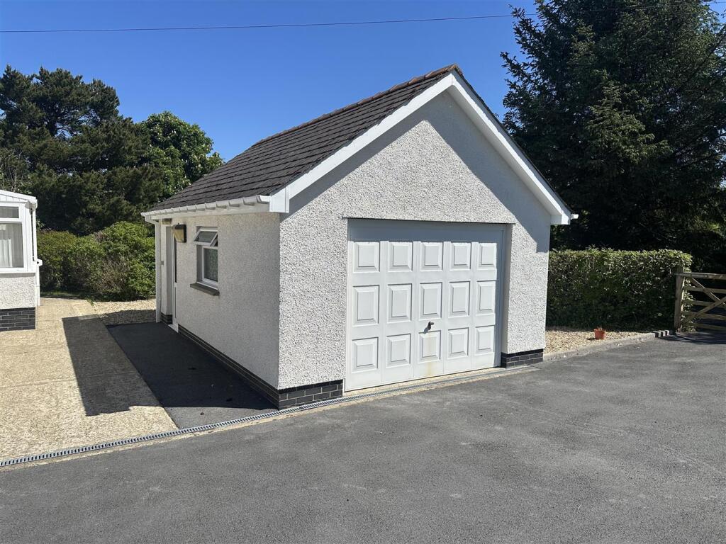 Detached Garage