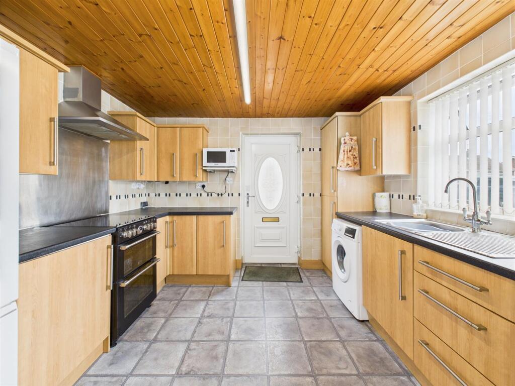 Kitchen: