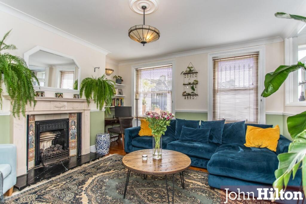 Roundhill Crescent-19.jpg